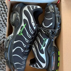 New Nike Air Max Plus F22 size 8.5 men’s 10.5 women’s